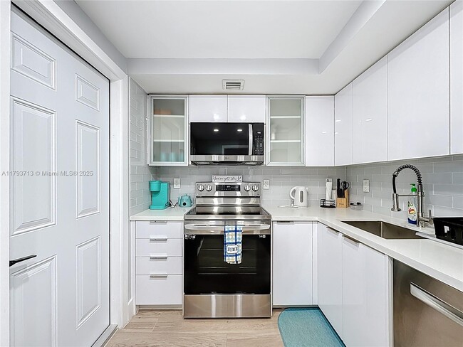 Building Photo - 2671 S Course Dr