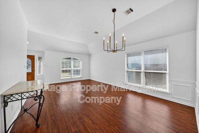 Building Photo - 1115 Willow Knoll