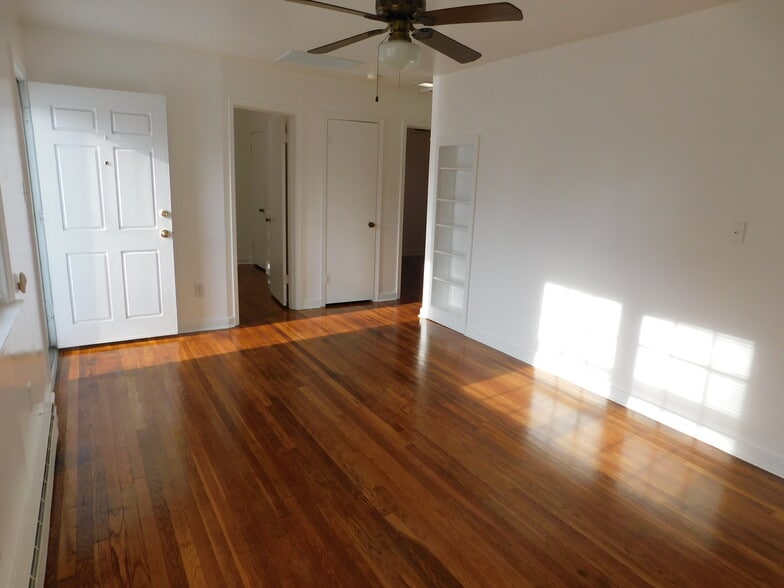 Living room - 12113 Richmond St