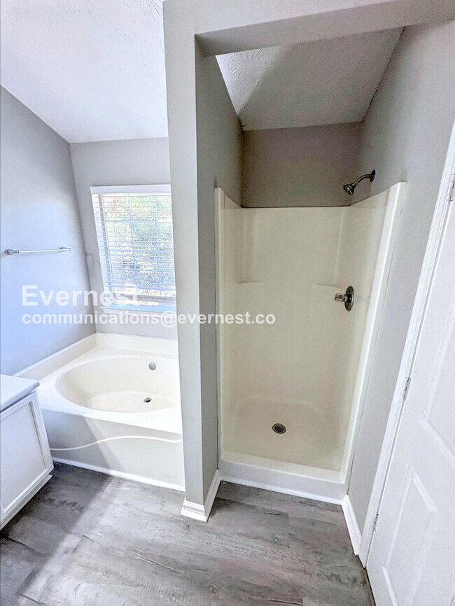 Building Photo - 7011 Regency Ln