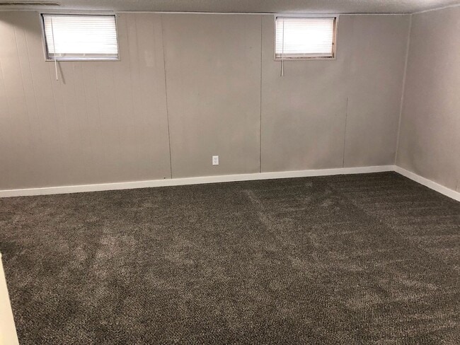 Building Photo - 672-674 Sheridan St