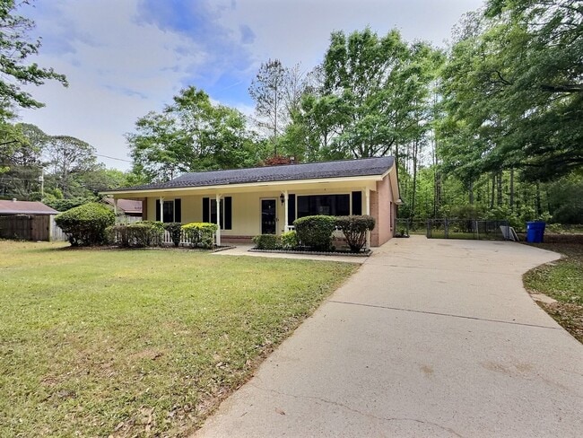 Building Photo - Updated 3 bedroom, 2 full bath in Prattville!