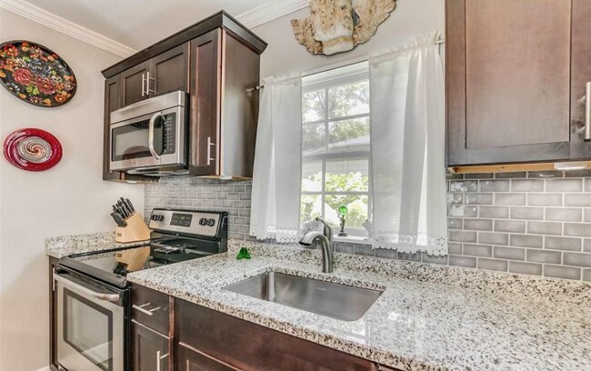 Building Photo - 605 48th St S