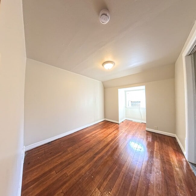 Building Photo - Charming 3 Bedroom 1.5 Bath in Clive