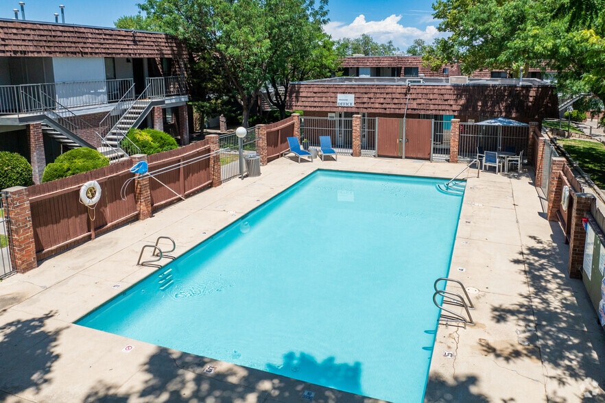 Primary Photo - Meadowlark Apartments