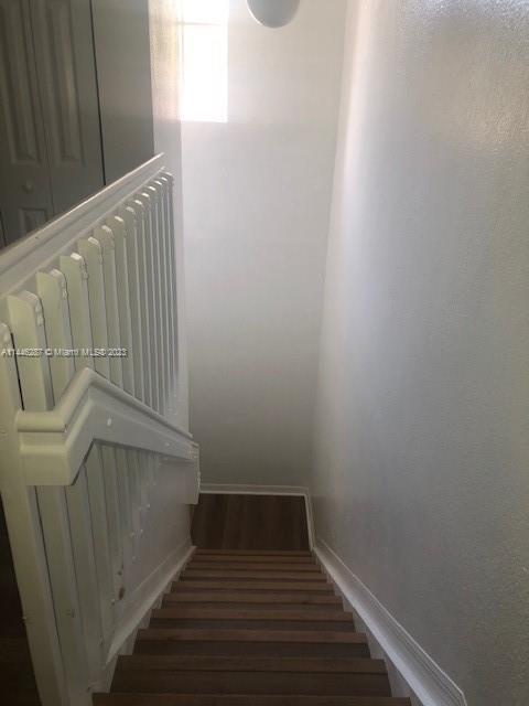 Building Photo - 638 E Mowry Ct