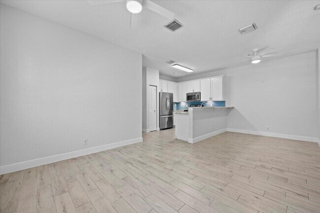 Building Photo - 152 Village Blvd
