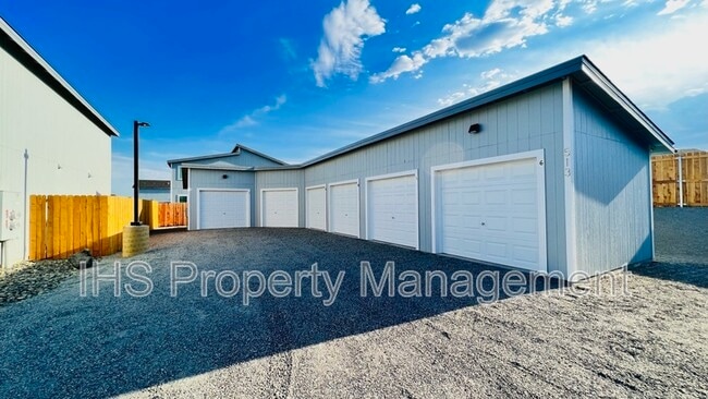 Building Photo - 2513 E Helena St