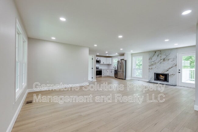 Building Photo - 919 Oak Meadow Dr