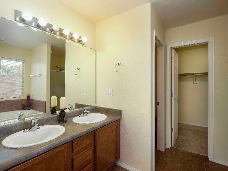 Building Photo - 2836 Meriwether St