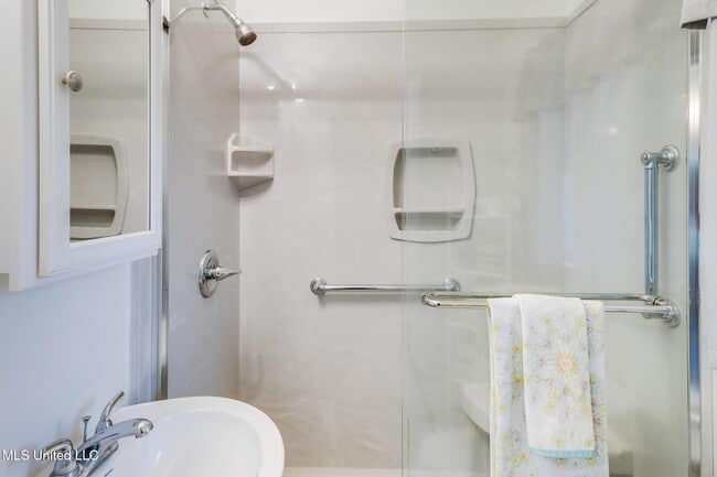 Building Photo - 419 E Second Street Unit