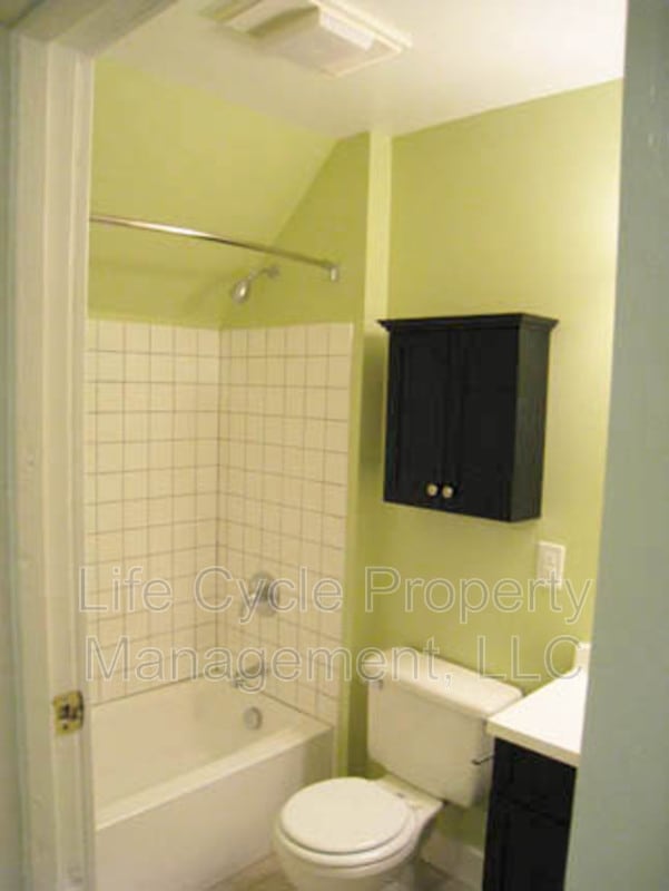 Building Photo - 815 College Ave NE