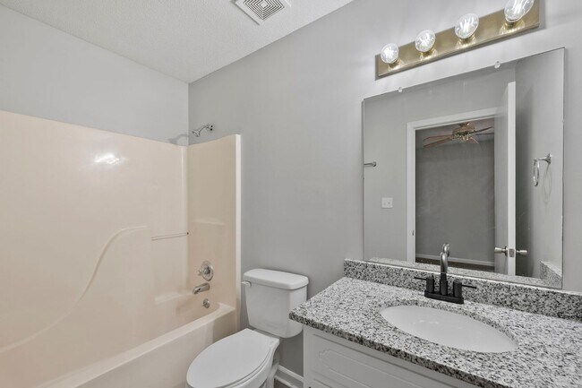 Building Photo - Cozy Charm Meets Modern Touches in Oak Grove
