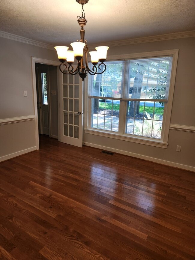 Building Photo - Chesterfield-Chester Area- Convenient to F...