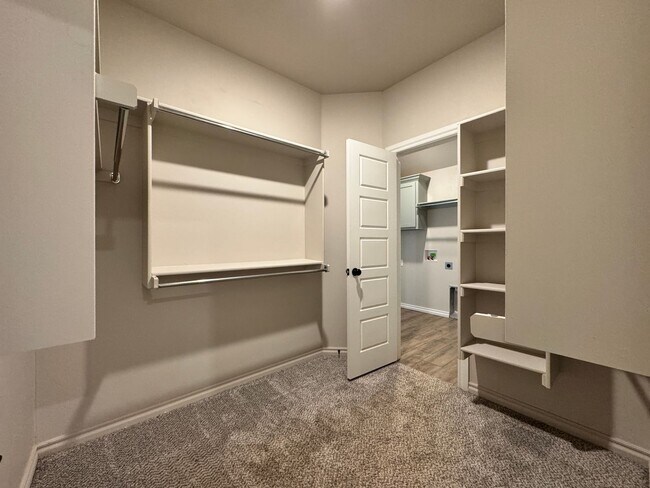 Building Photo - Spacious 3-Bedroom Home with Designer Kitc...