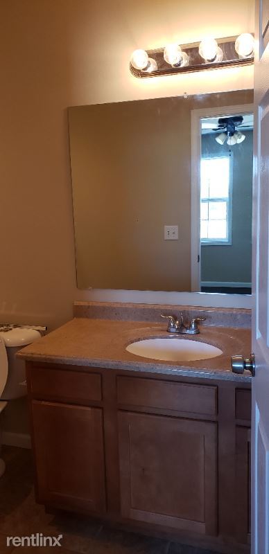 Building Photo - 2 br, 2.5 bath Townhome - 5 Tall Grass Ln