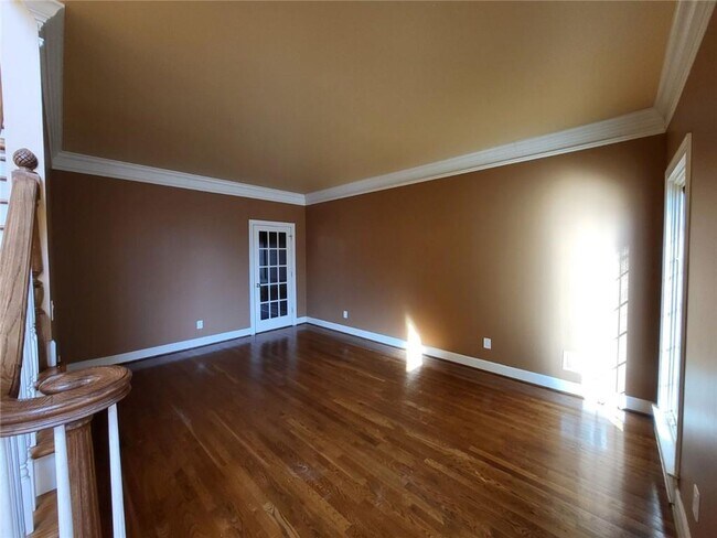 Building Photo - 2438 Kings Ct NE