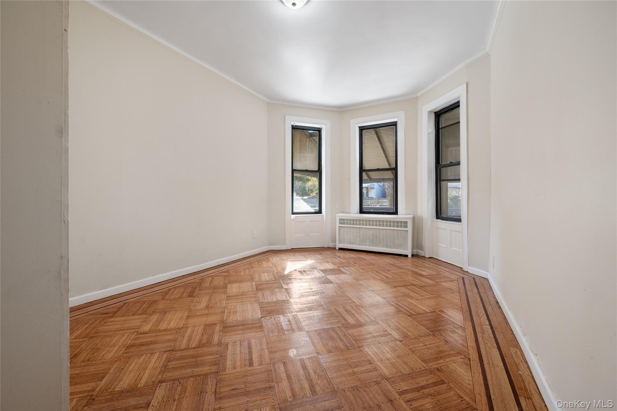 Building Photo - 308 E 8th St