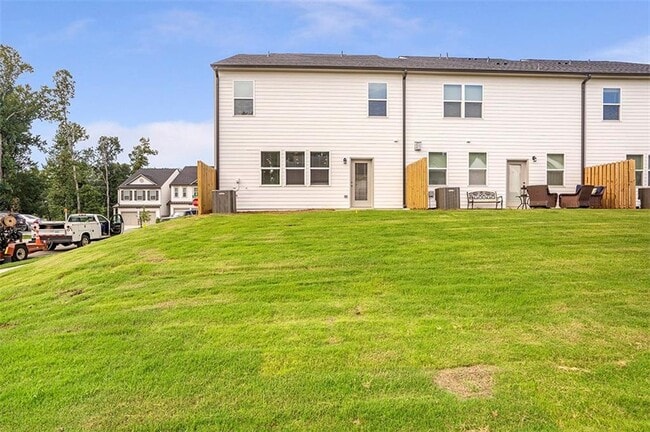 Building Photo - 5740 Thornton Dr