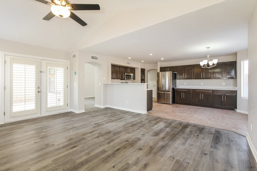 Building Photo - 4039 W Salter Dr