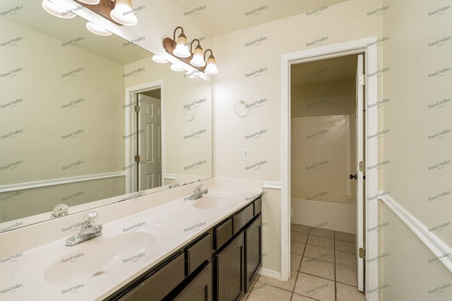 Building Photo - 2421 S Sweet Gum Ave