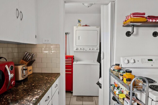 Building Photo - 1733 Lima St