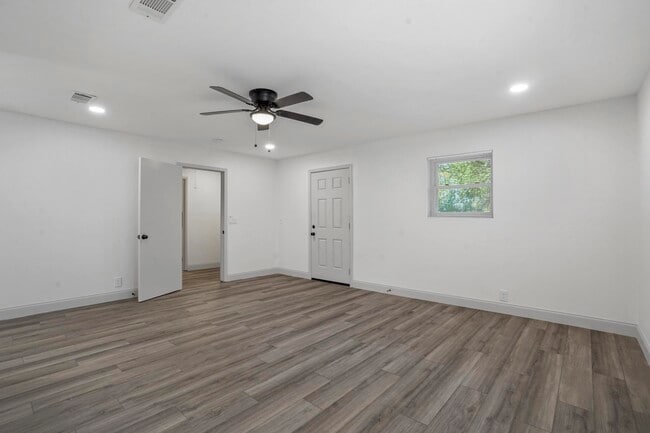 Building Photo - 514 Canyon Ridge Dr