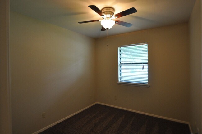 Building Photo - 3 Bedroom for rent in Lindale! Tour Today!