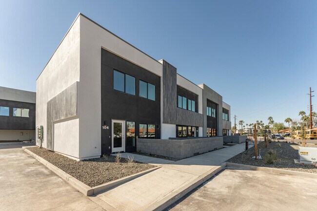 Building Photo - 432 S 32nd St