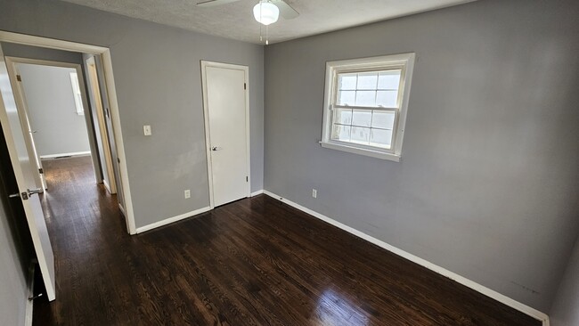 Primary Bedroom - 907 Beecher St