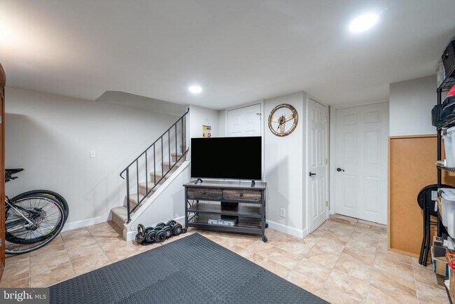Building Photo - 4205 32nd Rd S