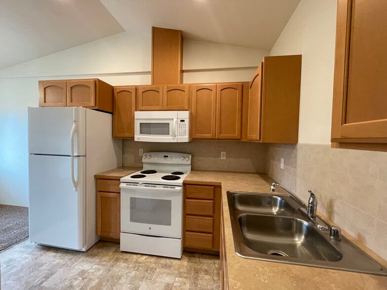 Building Photo - Barker Ridge