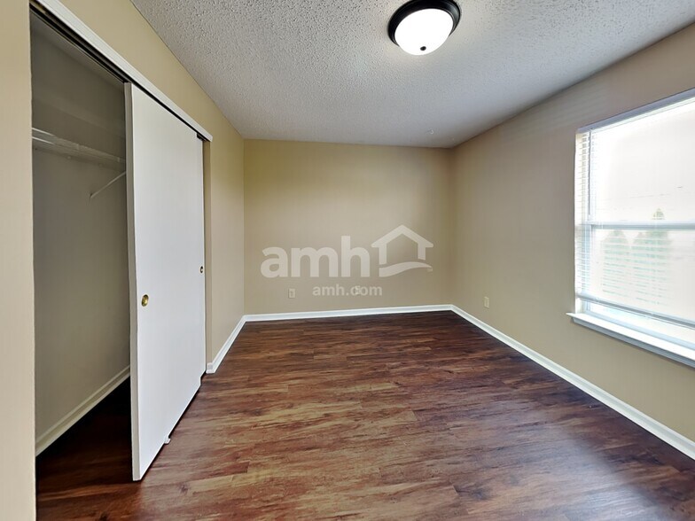 Building Photo - 6303 Abaca Way