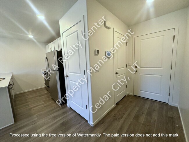 Building Photo - Move-in Discount!!! 3 Bedroom 2 bath with Garage- Townhouse