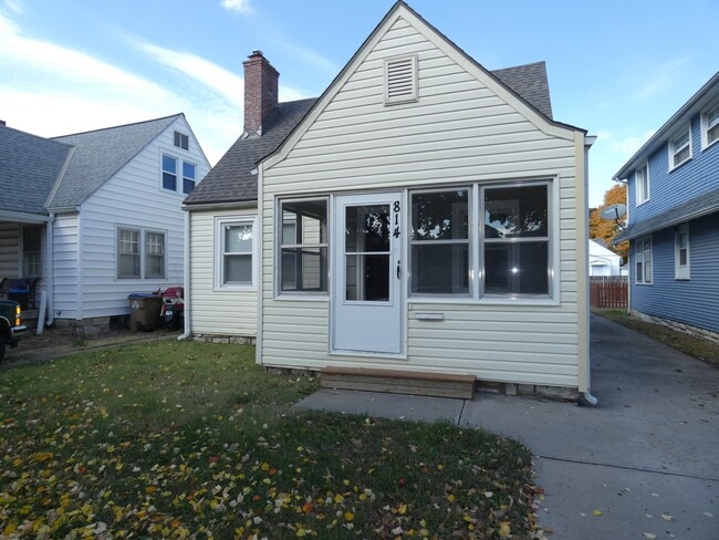 Primary Photo - 814 E 23rd Ave