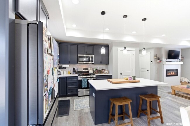 Building Photo - Aurora Heights Ranch