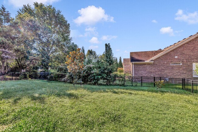 Building Photo - Stunning rental home on a premium lot in s...