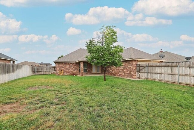 Building Photo - 8108 Knoxville Dr