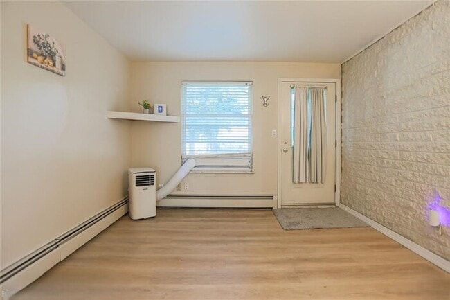 Building Photo - 119 Floral Ave