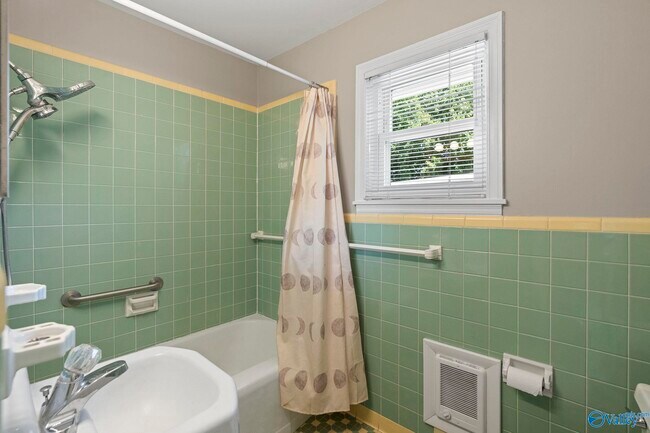 Building Photo - 1508 Owens Dr SE