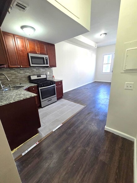 Building Photo - 167 Danforth Ave