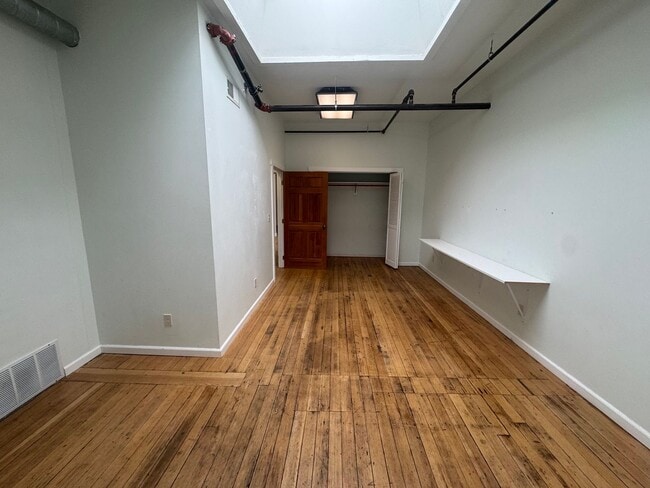 Building Photo - 811 Cook Building