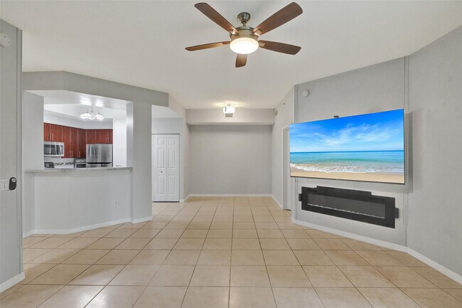 Building Photo - 2421 NE 65th St