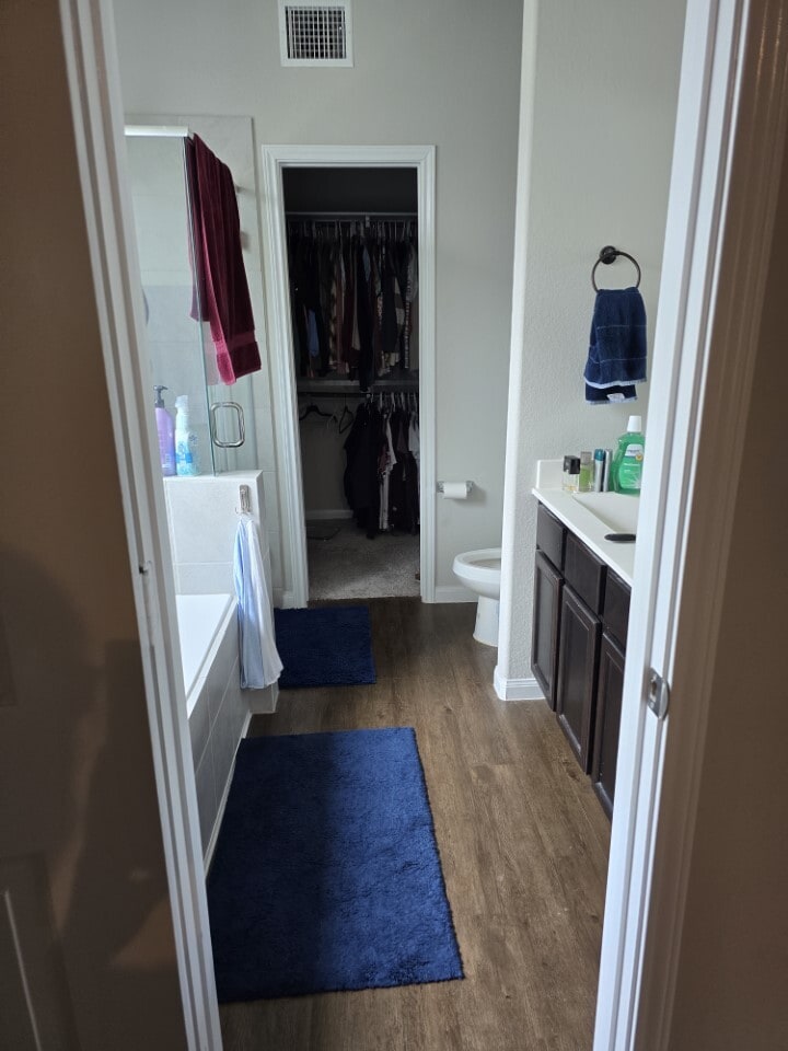 Master bathroom - 974 Marquis Dr