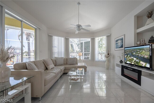 Building Photo - 4412 SW 26th Ave