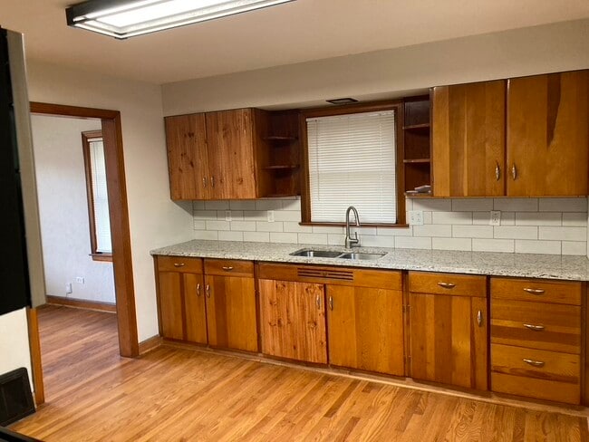 Building Photo - 405 Jackson St