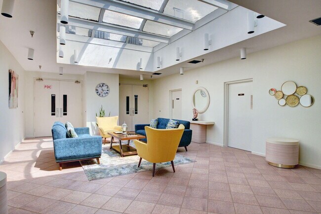 Building Photo - 3146 Via Poinciana