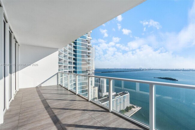 Building Photo - 2020 N Bayshore Dr
