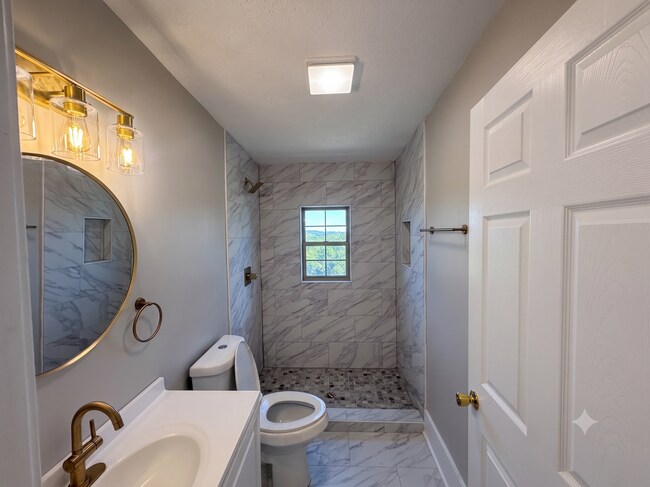 Building Photo - 1258 Agnes Pl