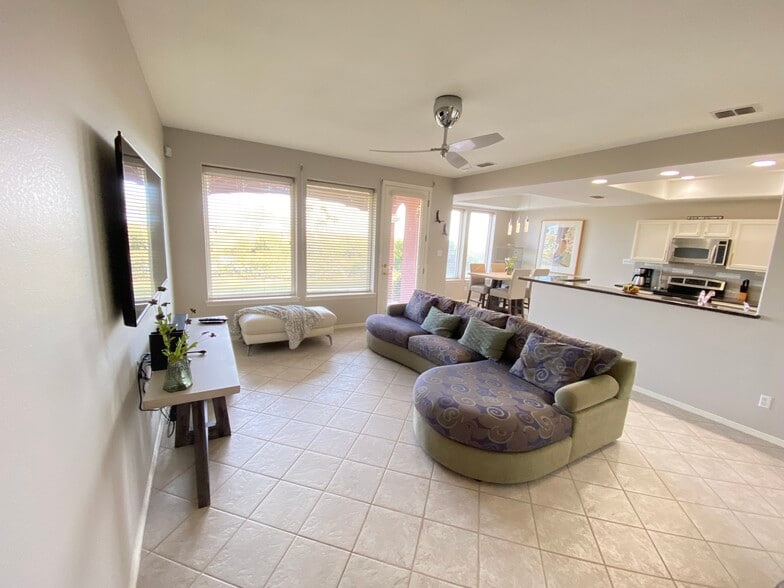 Building Photo - 9 Harbor Town